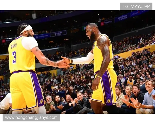 詹姆斯率湖人逆转勇士库里失准浓眉统治内线再现巅峰对决